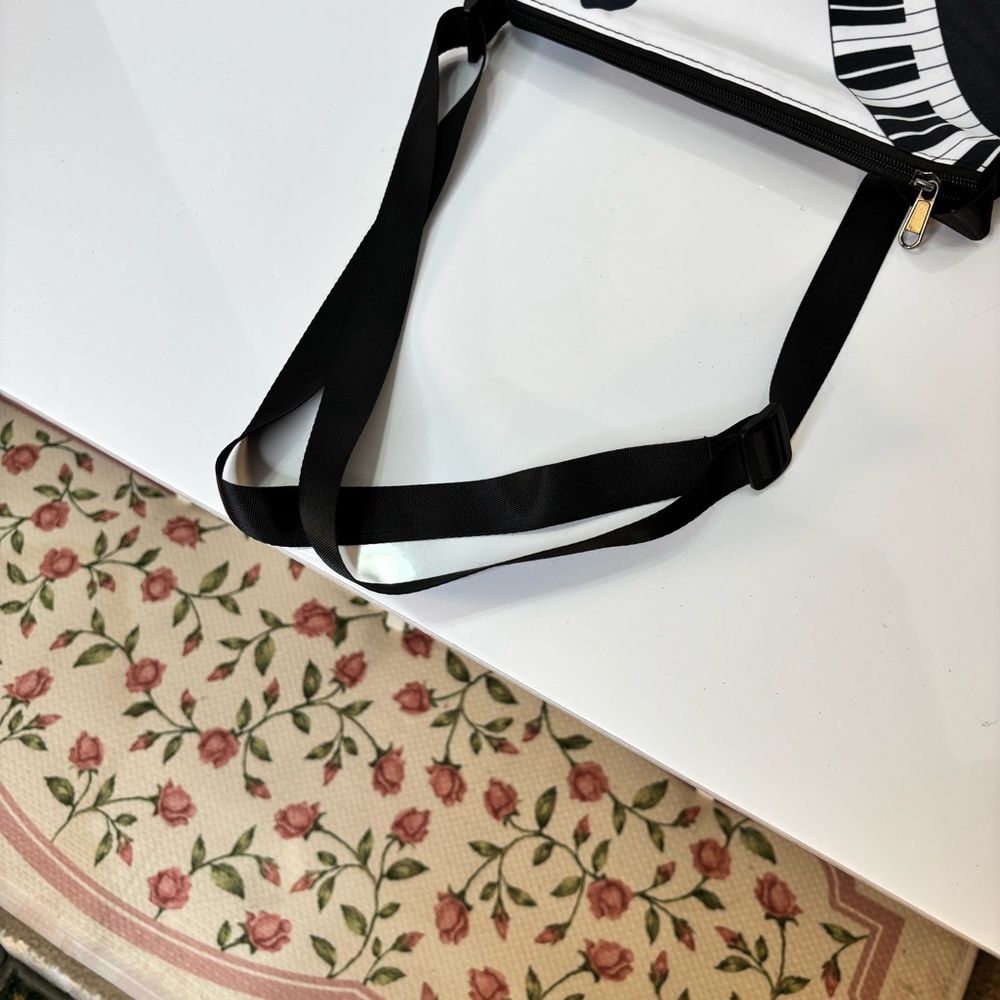 Black and White Music Note Shoulder Bag - Picture 6 of 8